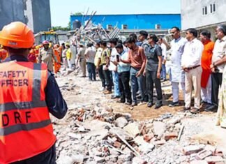 Delhi govt demolishes illegal structures