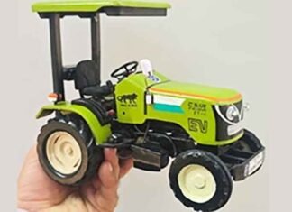 Eelectric compact tractor