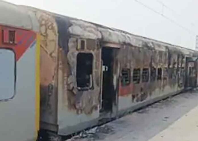 Fire engulfs empty coach of Jaynagar-Udhna Express