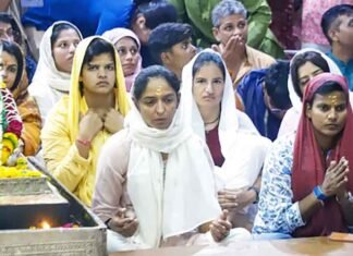 Indian womens team players seek blessings at Mahakal temple