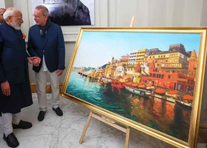 Italian artist Giampaolo Tomassetti presents PM Modi with painting on Varanasi