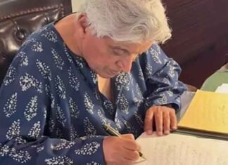 Javed Akhtar seen writing in Urdu as Shabana Azmi shares glimpse of his study Javed Akhtar writing in Urdu