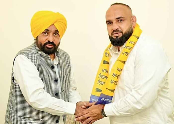 Kabaddi player Sandeep Luddhar joins AAP CM Mann