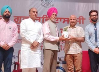 Manish Sisodia urges youth to fight inequality at a seminar