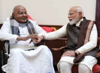 PM Modi extends birthday wishes to Deve Gowda, lauds his contributions to nation