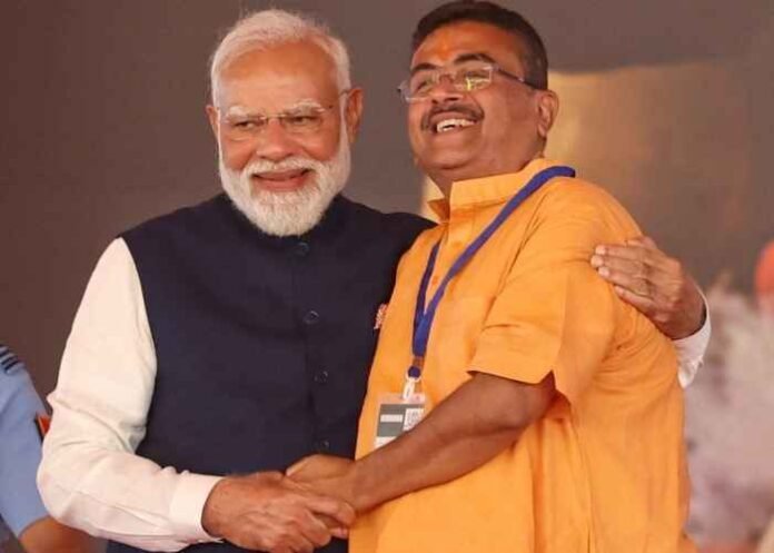 PM Modi hugs Suvendu Adhikari