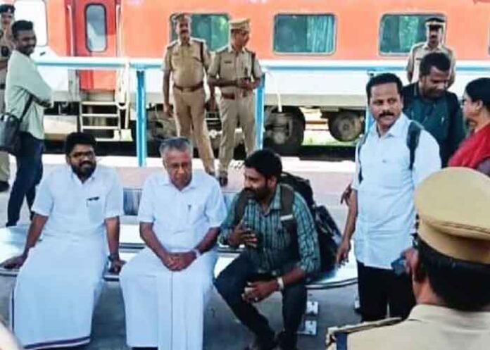 Pinarayi Vijayan viral photo Kannur station