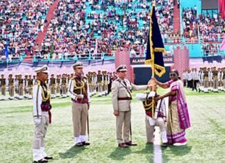 President Murmu awards Police Colour to Sikkim Police