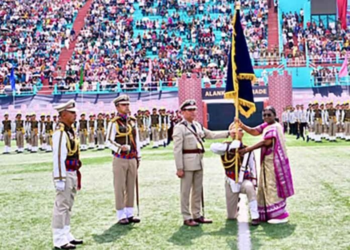 President Murmu awards Police Colour to Sikkim Police