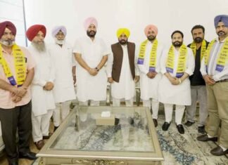 Several Congress leaders from Majitha joined AAP
