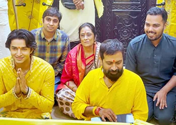 Siddharth Gupta seeks blessings from Premanand Maharaj
