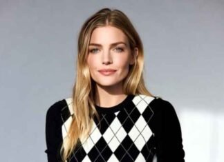 Sienna Miller explains why she just broke down in the immigration line