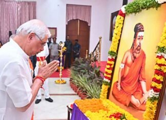 TN Minister Arunraj objects to saffron-clad Thiruvalluvar portrait at Governor’s event TN Minister Arunraj objects to saffron-clad Thiruvalluvar portrait