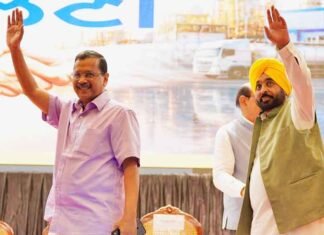 Bhagwant Mann Govt always committed to supporting traders & shopkeepers; Kejriwal engages with business owners in Jalandhar Arvind Kejriwal and CM Bhagwant Mann engage