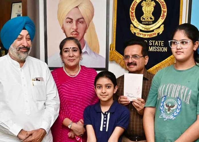 Bal Mukand Sharma launches Ravee Pandher book