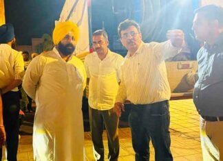 Harjot Bains Leads 1 Am Cleanliness Drive in Amritsar, Says Don’t Want to See Wrappers or Plastic Bottles on Roads of Holy City Harjot Bains inspects Amritsar night