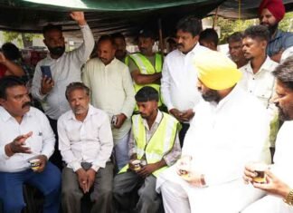 From Broom To Blueprint: Harjot Bains Sits With Safai Sewaks Over Chai To Push ‘Mission Clean Punjab’ Harjot Bains meets safai sewaks