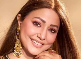 Hina Khan enjoys ‘Aamchi’ Mumbai’s famous vada pav, says ‘nothing like it’