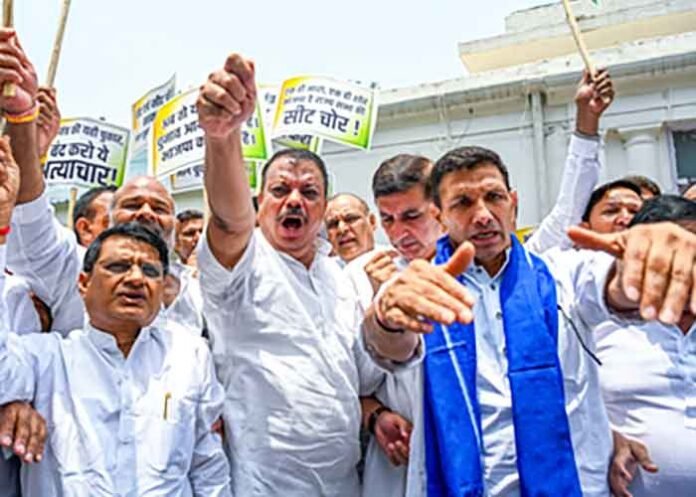 Jitu Patwari as Congress protests