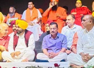 Mann Govt Walking on Path of Dharma Shown by Gurus, Saints and Seers; Kejriwal, CM Mann Join Thousands at ‘Ek Sham Shiv De Naam’ in Jalandhar Kejriwal and CM Mann joined thousands