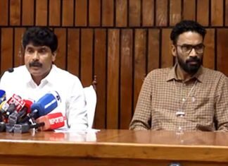 Kerala journalists force senior IAS officer Sriram Venkitaraman to leave minister Press meet