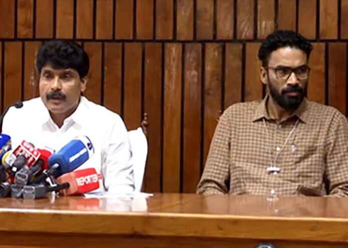 Kerala journalists force senior IAS officer Sriram Venkitaraman to leave minister Press meet