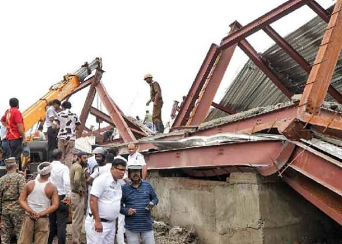Kolkata warehouse collapse