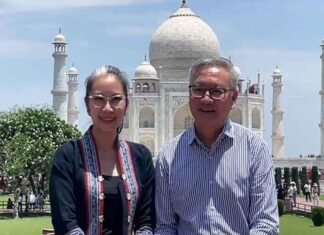 Laos Deputy PM Thongsavanh Phomvihane visits Taj Mahal Laos Deputy PM Thongsavanh Phomvihane visits the Taj Mahal with wife