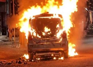 Love dispute turns violent in MP’s Jabalpur, vehicles torched; 16 booked Love dispute turns violent in MP Jabalpur vehicles torched