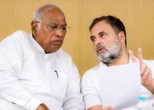 Mallikarjun Kharge with Rahul Gandhi