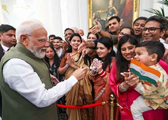 PM Modi welcome from Indian diaspora in Nice