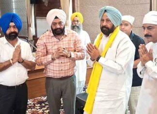 BJP Punjab President Kewal Singh Dhillon Offers Thanksgiving Prayer on Completion of 12 Years of Modi Govt Punjab BJP leader Kewal Singh Dhillon pays obeisance
