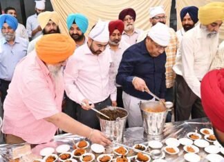 Punjab Public Relations Dept Organizes Chhabeel & Langar to Mark Shaheedi Gurpurab of Guru Arjan Dev Ji and Nirjala Ekadashi Punjab Civil Secretariat Chandigarh hosts Chhabeel and Langar
