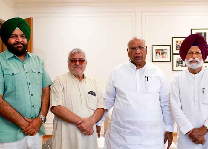 Punjab Congress MPs meet Mallikarjun Kharge