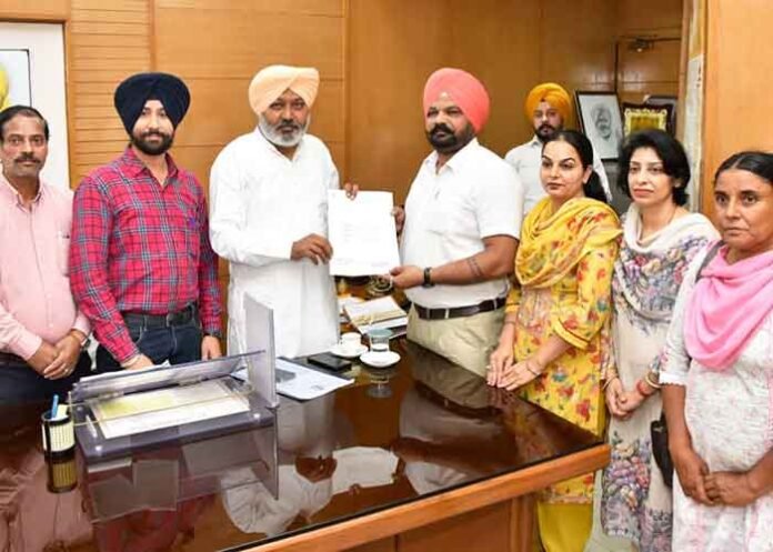 Punjab FM Harpal Cheema meets employee unions
