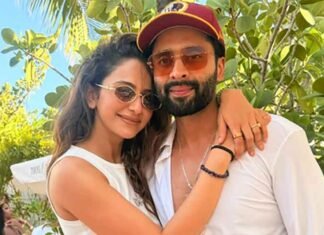 Rakul Preet Singh shares pic with Jackky Bhagnani