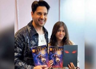 Sidharth Malhotra sends love and hugs to Ekta Kapoor on her birthday Sidharth Malhotra with Ekta Kapoor