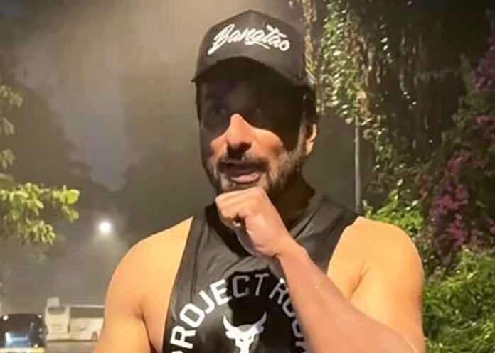 Sonu Sood enjoys Mumbai first rain