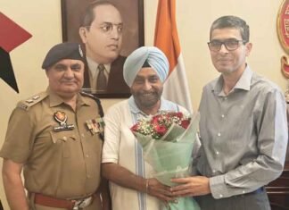 Prominent Sports Promoter Surinder Singh Bhapa Congratulates Jalandhar CP Satinder Singh IPS Sports promoter Surinder Singh Bhapa with Jalandhar CP Satinder Singh