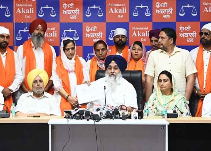 Sukhbir Badal inducts 31 independent councillors into SAD