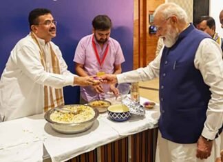 Bengal CM Adhikari serves ‘jhalmuri’ to PM Modi in NDA meeting Suvendu Adhikari serves jhalmuri to PM Modi