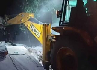 Tension erupts at Bengal’s Habra Railway Station during major anti-encroachment drive