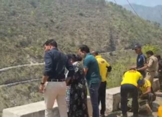 Vehicle falls into deep gorge in Devprayag; three bodies recovered, search on for missing five