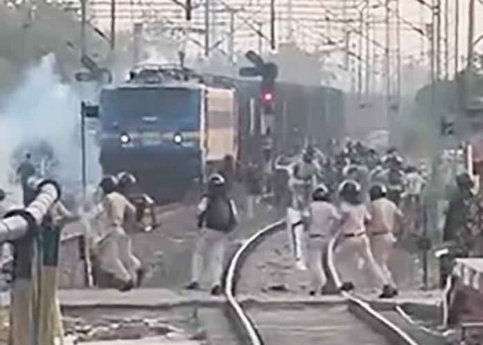 Violence at Patna Patliputra station as Bihar police exam aspirants protest