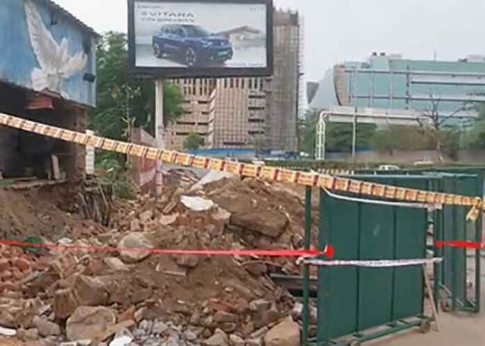 Wall of Dayanand Crematorium collapses during sewer work on Lodhi Road