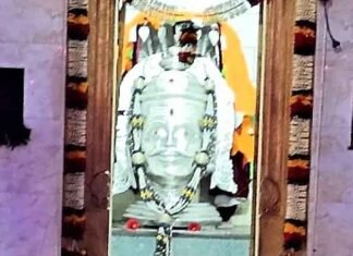 K’taka: 32-kg silver idol valued at Rs 51.2 lakh stolen from Muddebihal temple 32-kg silver idol of Sri Pavada Basaveshwara stolen from Muddebihal temple
