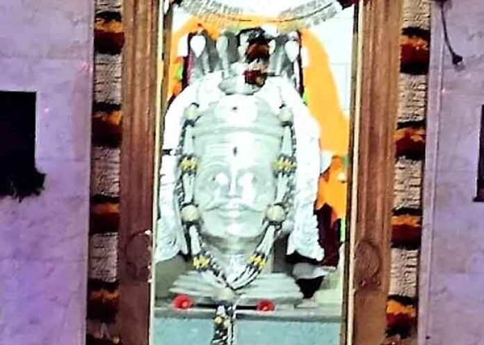 32-kg silver idol of Sri Pavada Basaveshwara stolen from Muddebihal temple