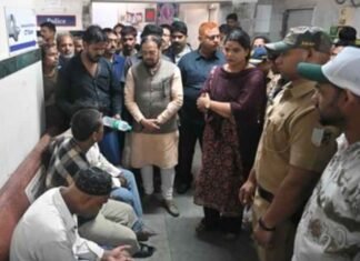 Five kids among 6 killed in Mumbai house collapse; Mayor visits hospital to console families