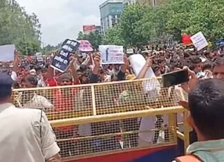 AISA protest in Patna turns violent; police use tear gas, water cannons AISA protest in Patna turns violent