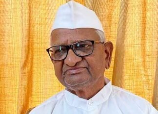 Anna Hazare Discharged from Bombay Hospital, Says He Wants to Serve People as Long as He Lives Anna Hazare 1